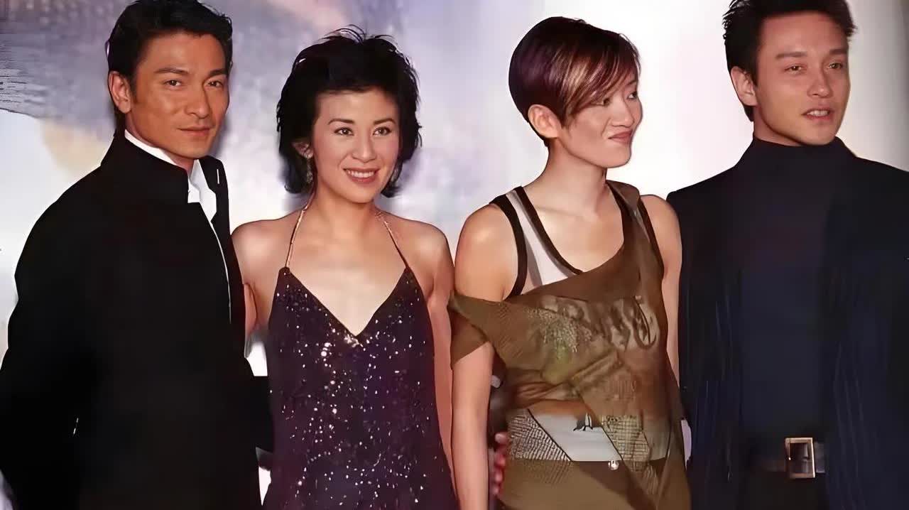 照片中的四个人，属实意味深长。吴君如曾公开表示张国荣是自己唯一暗恋过的人。后来情