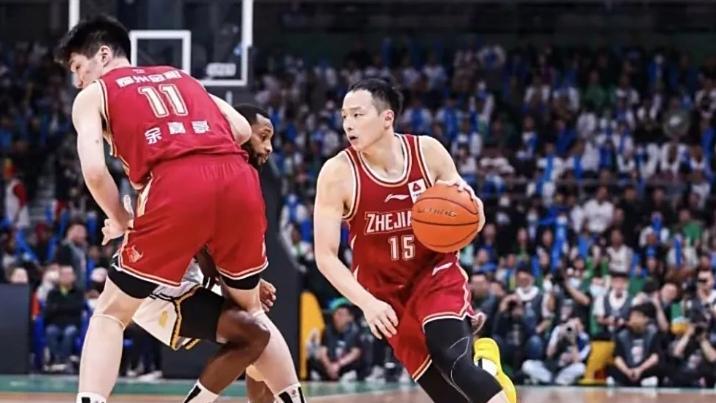 CBA又闹出大笑话，顶级球员面临无球可打，中国篮协出面也没用

进入休赛季之后，