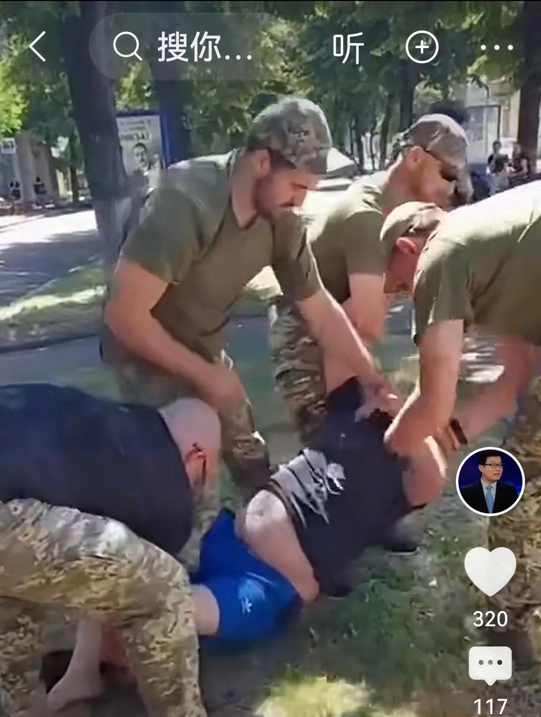 乌克兰街头“征兵”现场！而且司机说了：打不赢俄罗斯就不准复员回家。