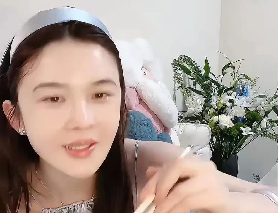 3月10日，女演员赵樱子自曝恋情，这本来是一件让人开心的事，本来很多网友都想恭喜