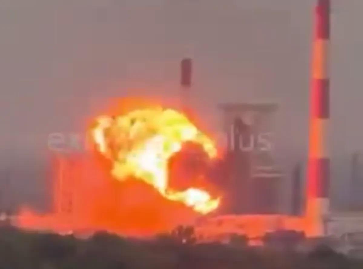 8月2中午看点，乌克兰无人机袭击俄罗斯多个地区的工业设施，俄罗斯炼油厂遭大规模爆