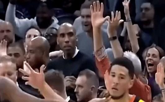 12个首轮签，换来一场横扫。
这就是豪赌速成冠军的代价。
太阳队用短短两年时间，