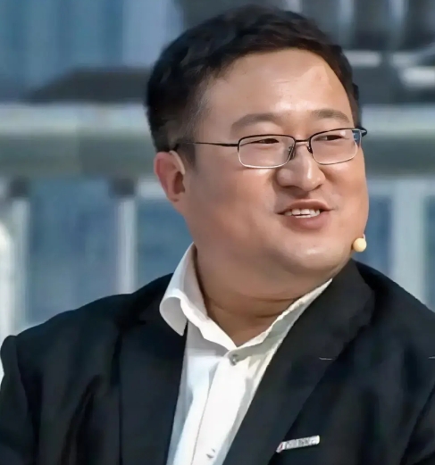 副总裁朋友圈公开声明道歉！

不是为了公司业务，仅仅只是因为自己女儿的一个不恰当