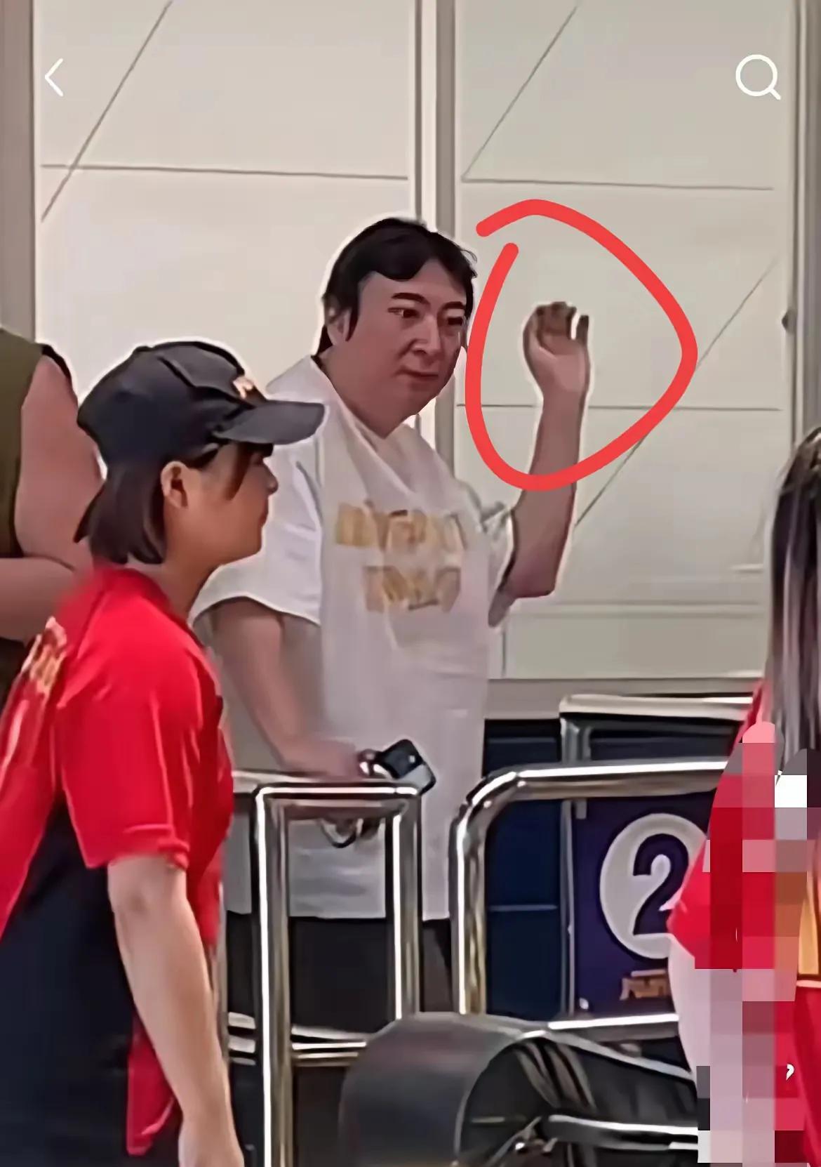 思聪，这是你吗？
自从万达陷入债务危机后，王思聪在网上就不见了踪影，他是知道避嫌