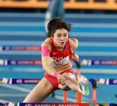 吴艳妮回应阿丽塔造型，这姐主打一个自信大女主！
在刚结束的2025南京世界田联室