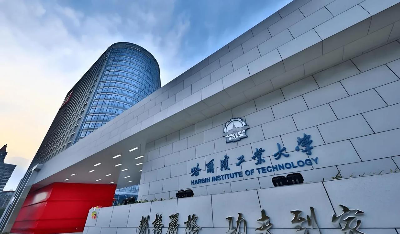 两个疑问，百思不得其解：
第一，高考分数一公布，全国最顶级的两所就开始了抢人模式