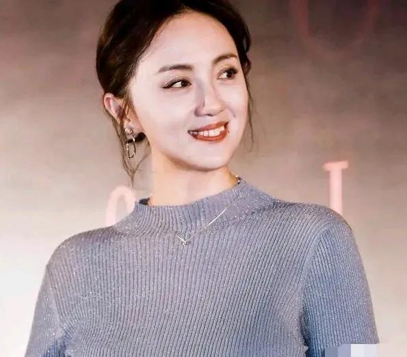 演员朱媛媛竟然就这样走了，
真的是太让人意外了。
刷到这个消息，还以为是个乌龙，