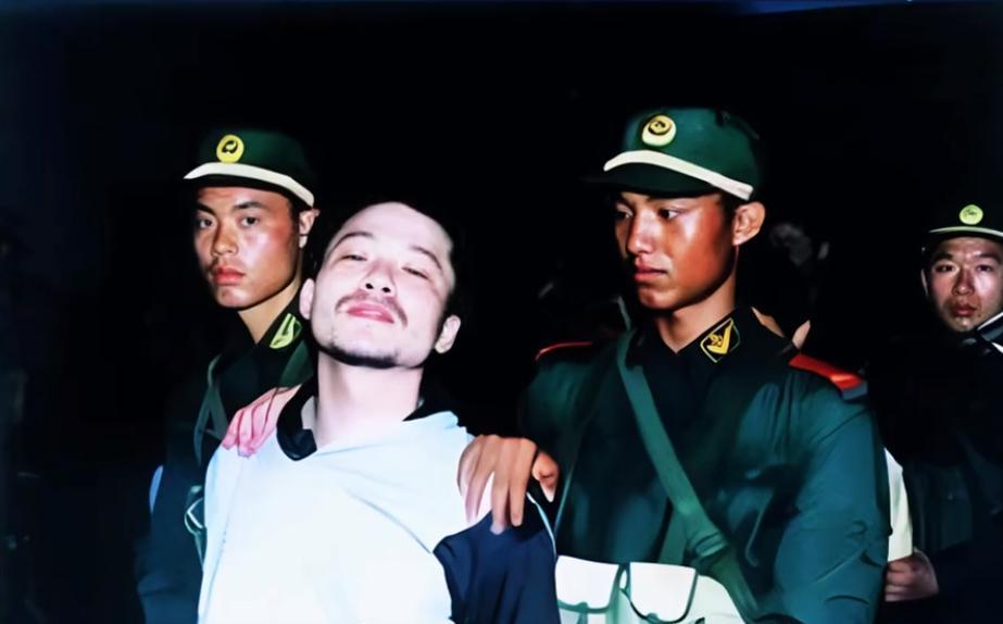 2002年，被判死刑的王录雄，临刑前的的他一脸嚣张、毫无悔色