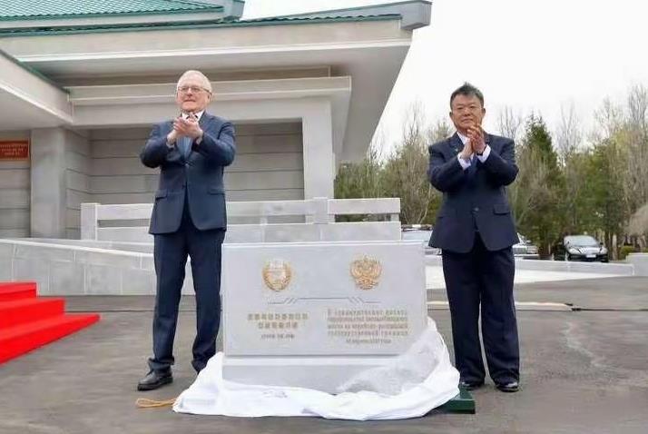 炸大桥还得是乌克兰，你敢建我就敢炸。
看看俄罗斯在乌克兰非法建筑的克里米亚大桥，
