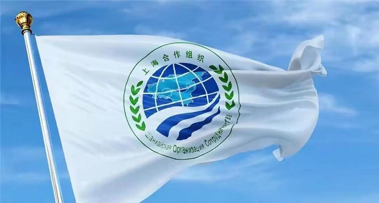 没有中国的金砖将变成土砖。
没有美国的G7将变成真正的土鸡！
当俄罗斯把印度请进