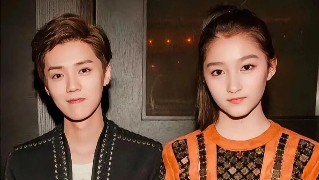 关晓彤父亲不再隐瞒，一个举动透露女儿恋情，否则他不会出此下策