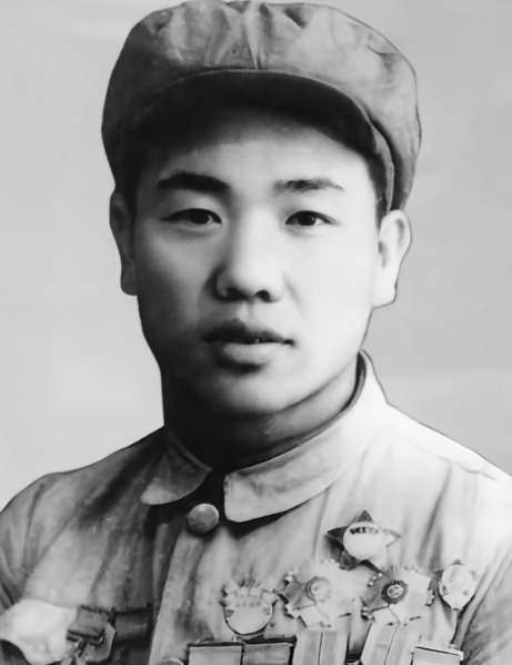 1950年11月，志愿军排长郭忠田无视上级命令，弃守高地，修筑假阵地，同时还放走