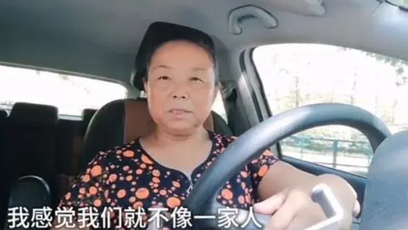 苏敏除了消费前夫还会啥，什么旅游散心，放飞自我，就是一路消费前夫，打女拳。
感觉