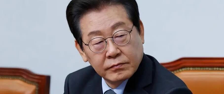 李在明能不能扛得住！特朗普点名警告韩国，不仅要加关税，还可能撤走驻韩美军！
驻