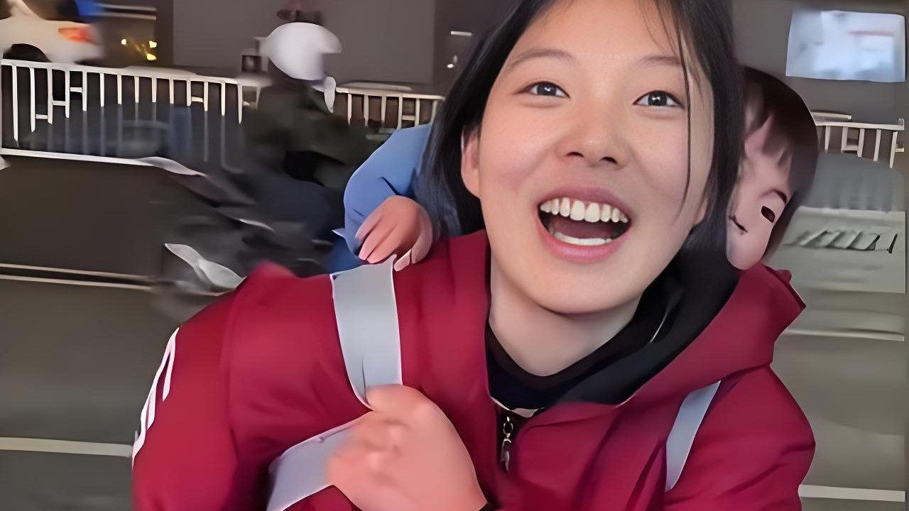 摆摊女子出现新情况：个人经历被深入挖掘，同学发声说明，捐款目的曝光本人予以回应