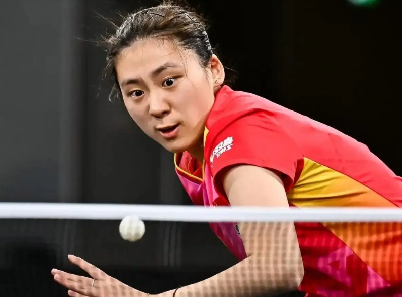 在美国大满贯赛击败孙颖莎的国乒天才少女叫陈熠，今年21岁，浙江人，青少年时期表现