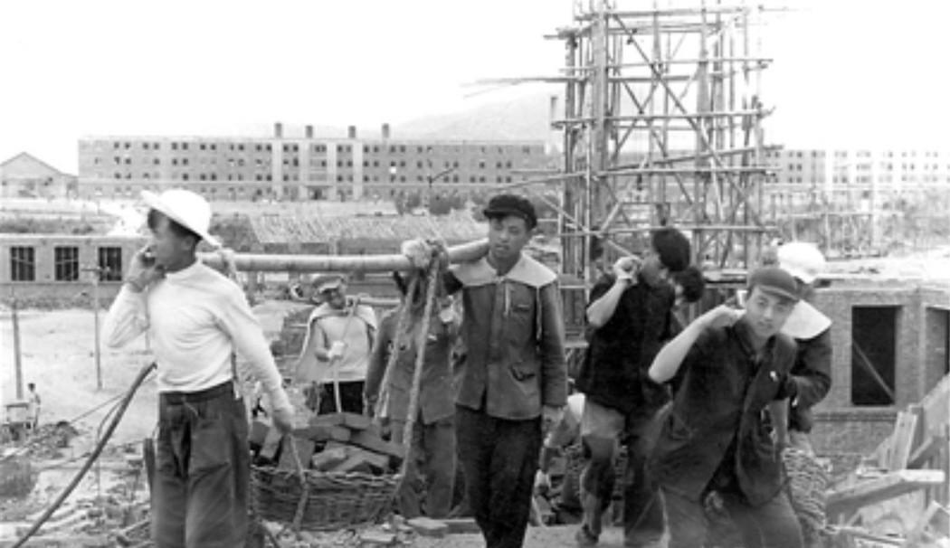1969年冬，有人举报：“健跳江工地某营级干部以权谋私，与几个女民工发生了不正当