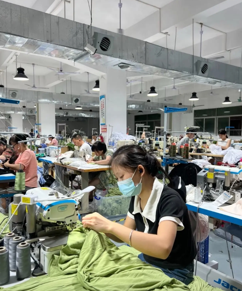 扛不住了？社保强制令一出，老刘就一声叹息说“他的创业生涯该结束了”。
老刘的小工