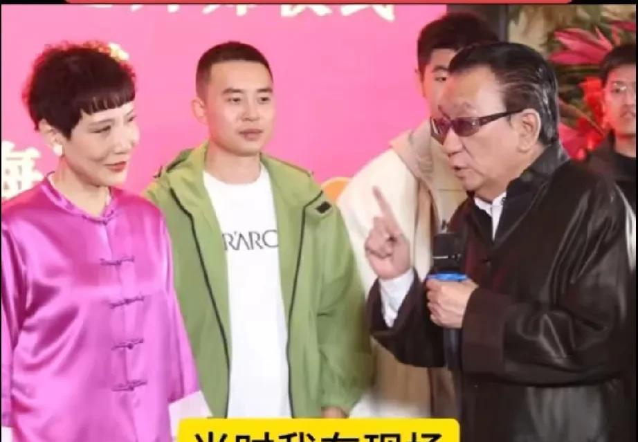 相声教育家马桂荣说侯耀华在相声界人缘不好，干女儿收徒弟请他去了，一个屋的田立禾，