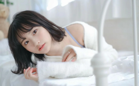 穿成虐文女主后，我反手抢了男主的追妻剧本，小白花女配我笑纳了