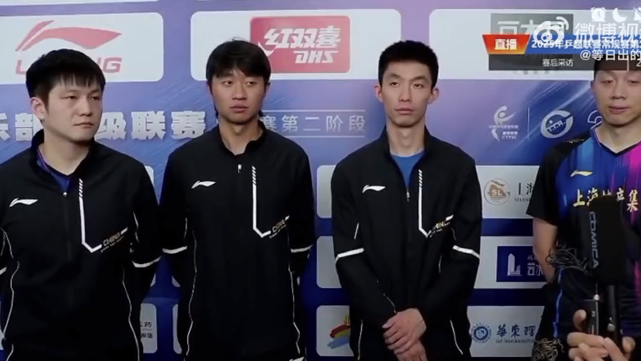 尴尬！记者跨洲际抽象提问把樊振东给问住了，许昕努力憋笑赵子豪绷不住