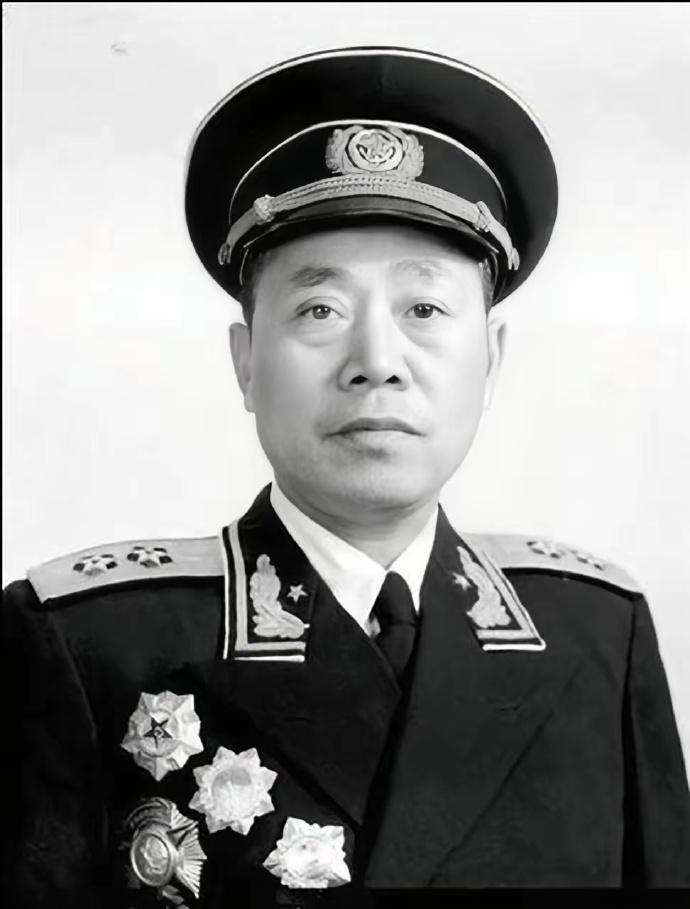 1942年，海匪孙二虎与陶勇洗澡后，突然有人匆忙塞给孙二虎一封信，由于不识字，他
