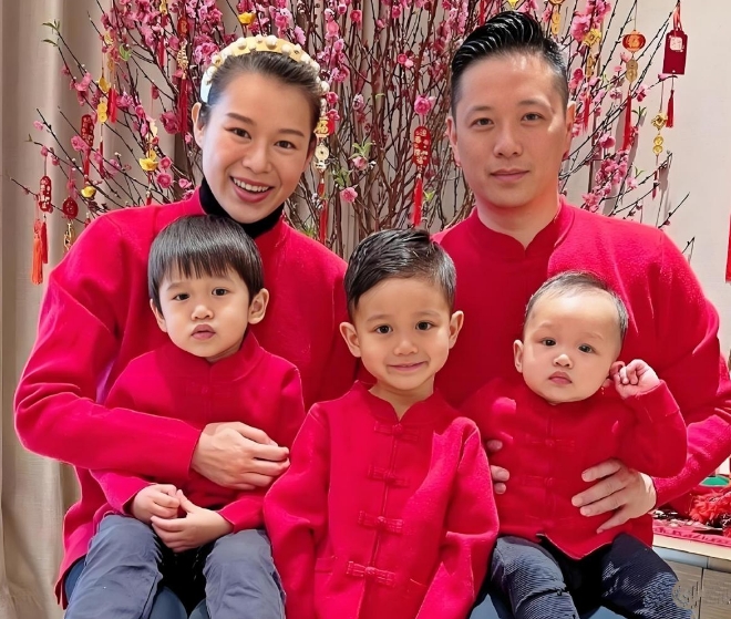李乘德在夜店左拥右抱的照片霸屏热搜时，胡杏儿三胎产后凌晨四点背剧本的辛酸画面再度
