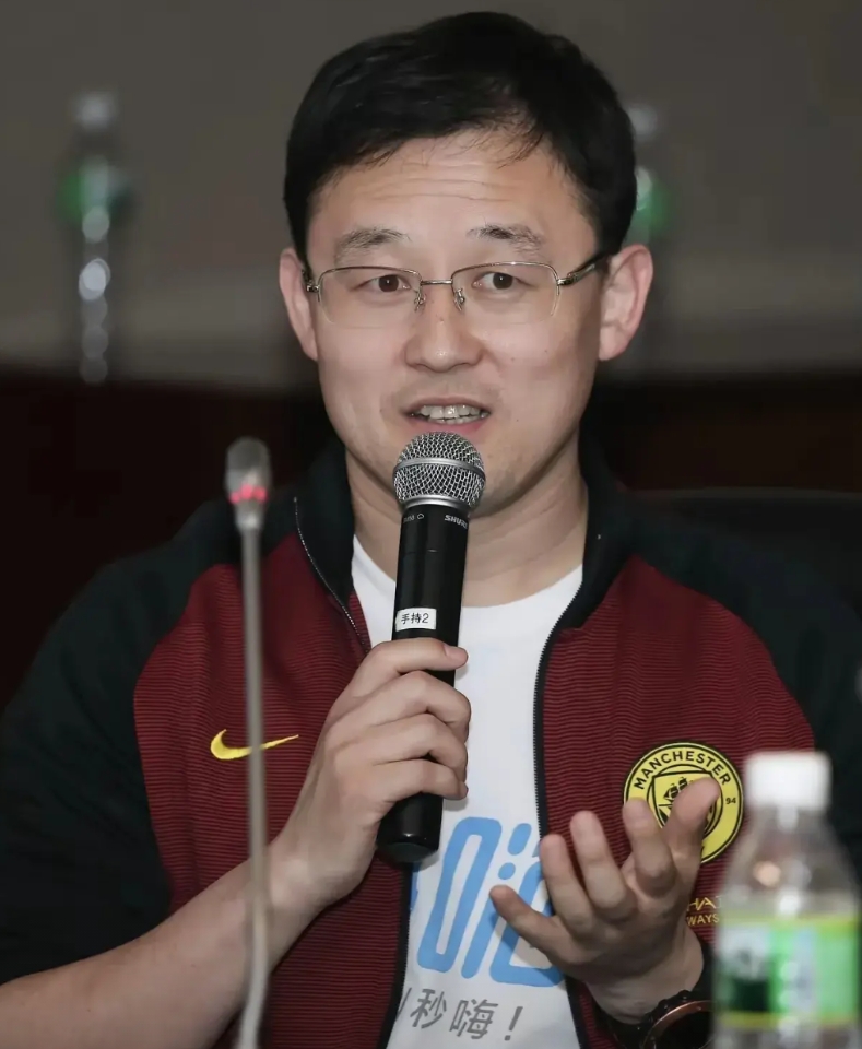这几天看了很多张桌毅妈妈说小孩在孙继海青训不签自由身的事，了解足球或者明事理的人