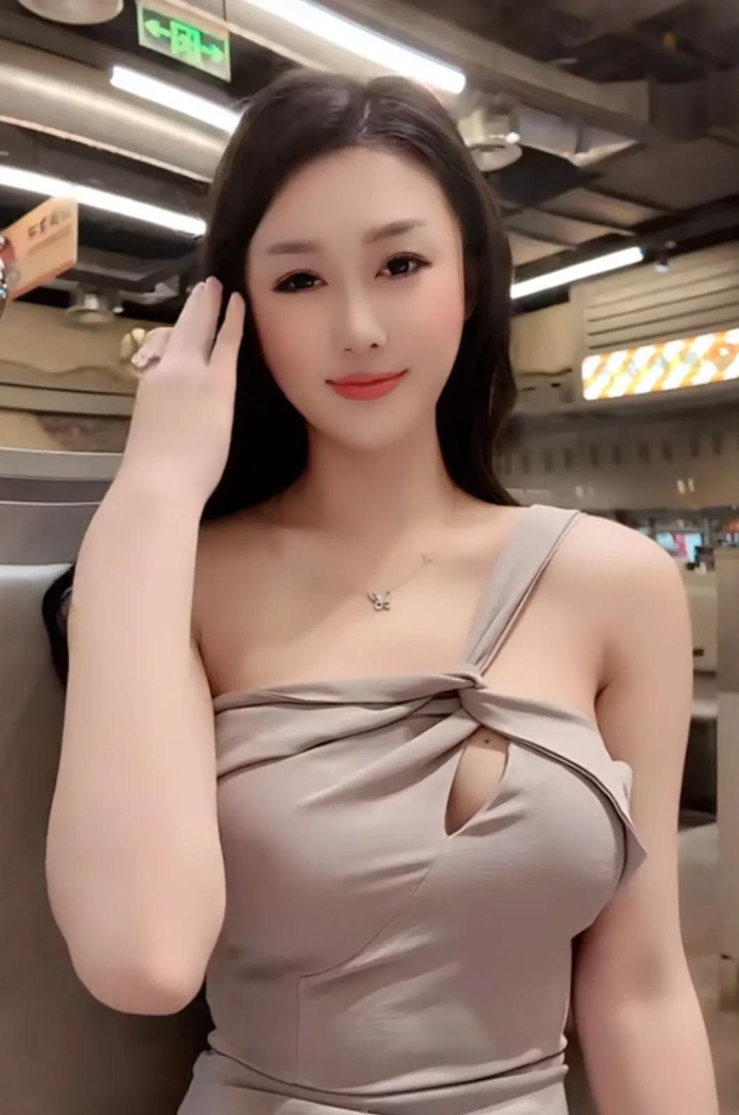 性真有那么重要吗
对女人来讲
正常的性生活
不仅可以调节内分泌
还能滋养皮肤
缓