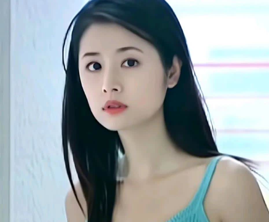 林心如霍建华婚礼合照的含金量还在上升。

不看不知道，一看吓一跳。

在