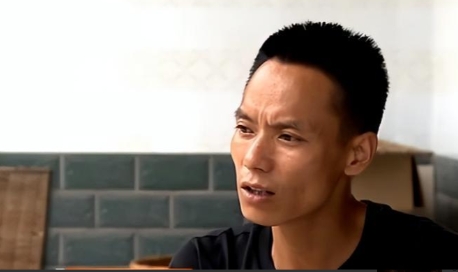 多年以来，河北男子频繁梦到一棵梨树，树底下有个女人在向他招手，却始终看不清脸。苦