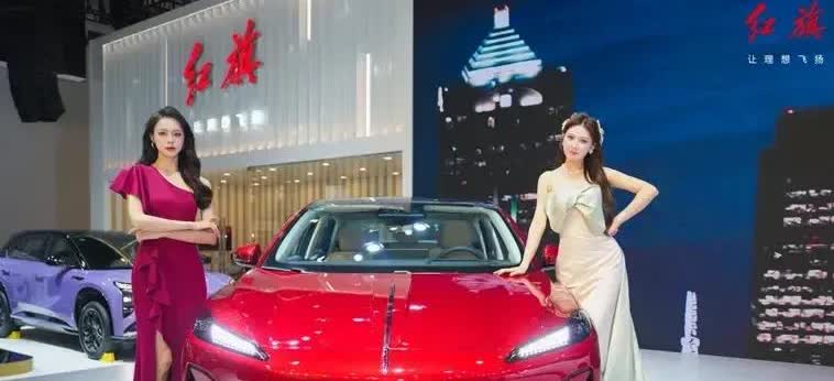 听我一句劝，不论买不买车，你会感激我。
油车20万：使用10年，油费10万，卖