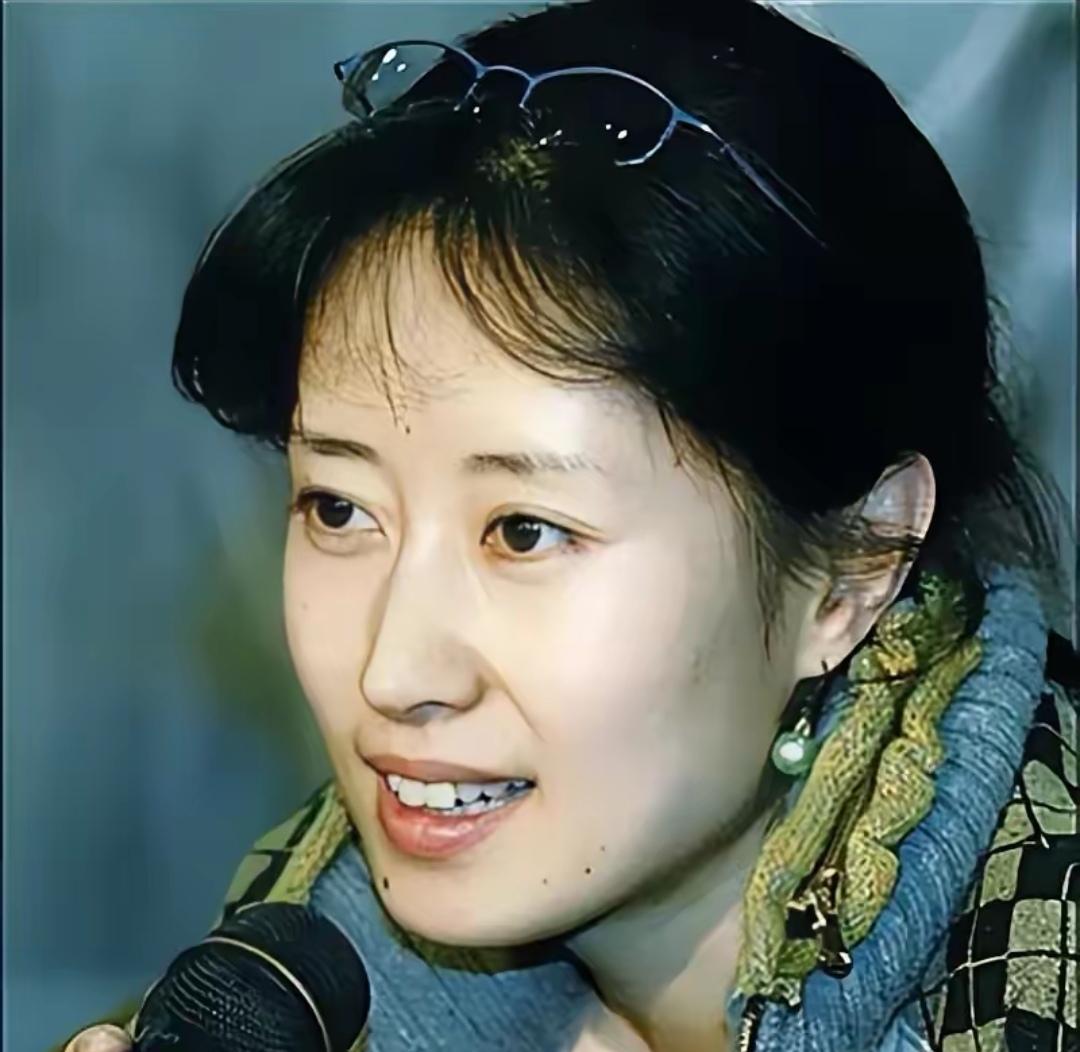 你以为刘敏涛是“大器晚成”？别被骗了！
她从小就是“别人家的孩子”，成绩好、跳舞