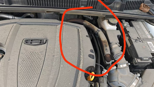 五代帝豪这个皮管是因为机舱热导致的吗
我的才买了一年多点这个正常吗？有没有朋友解