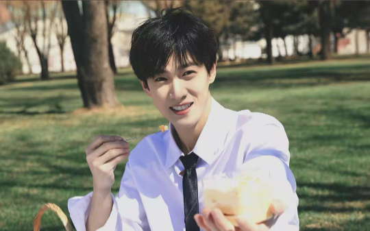 上一世我阻止了学霸竹马爱上校花，他却怨我多管闲事，这一世，我选择放手，任他堕落！