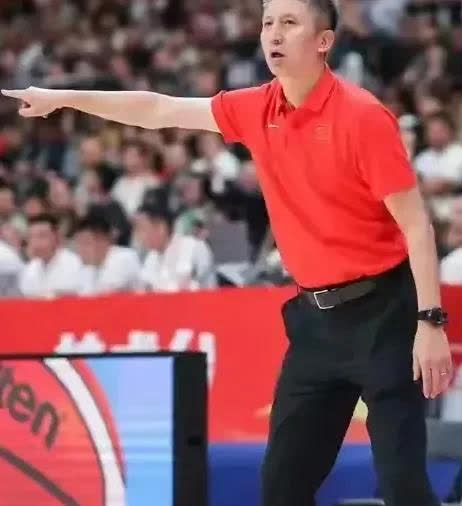 中国男篮⛹️‍♂️前球员郭艾伦评价郭士强说，郭叔有两下子。

澳大利亚主教练