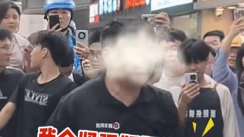 外卖小哥痛哭：我跑的每一单，都是为她约会买单！