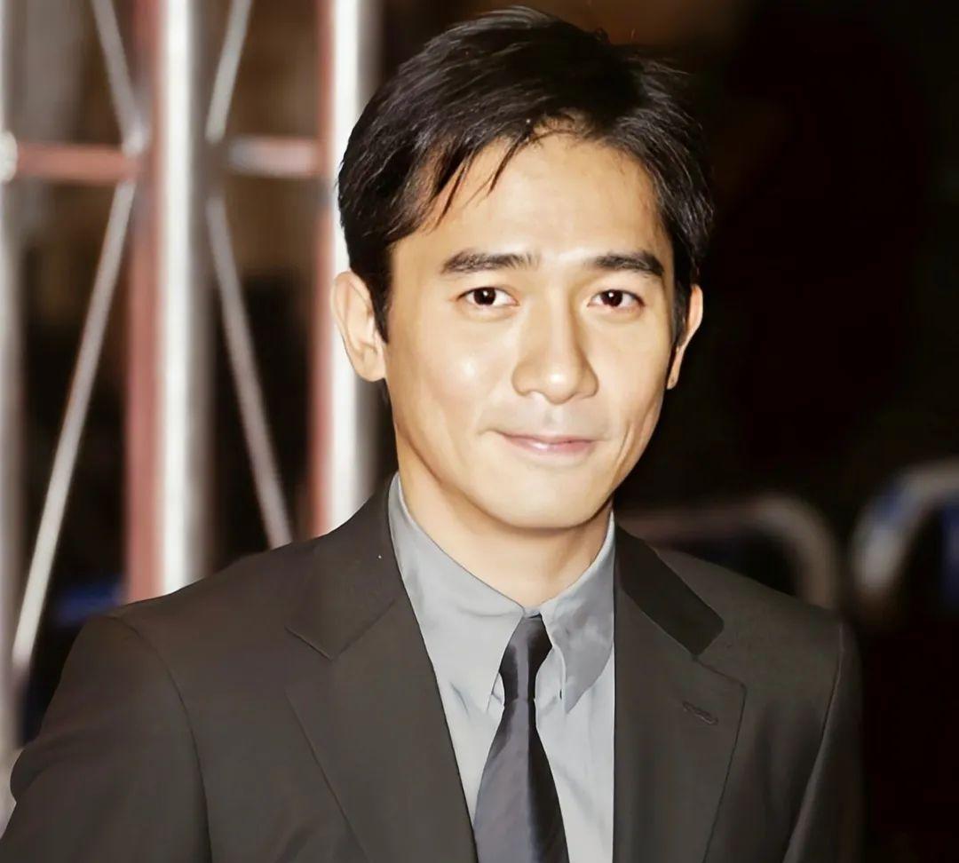 | 梁朝伟的眼睛 |
当年看《绝代双骄》，觉得演小鱼儿的那个演员好丑，后来才知道