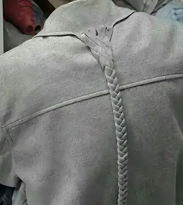 大清已经灭亡一百多年了…咱们也不上纲上线了。 ​​​