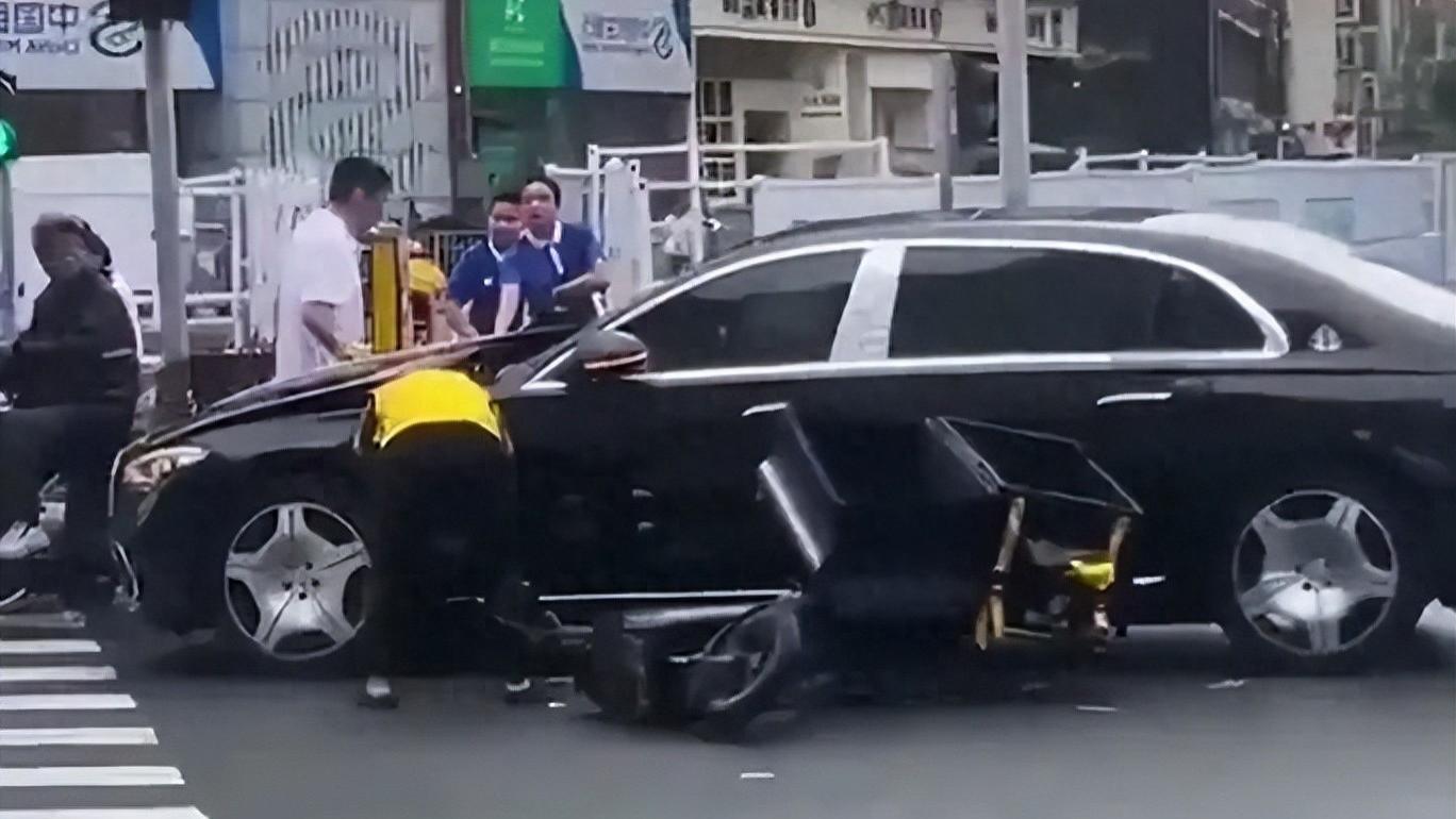 外卖小哥逆行撞迈巴赫，天价账单曝光！