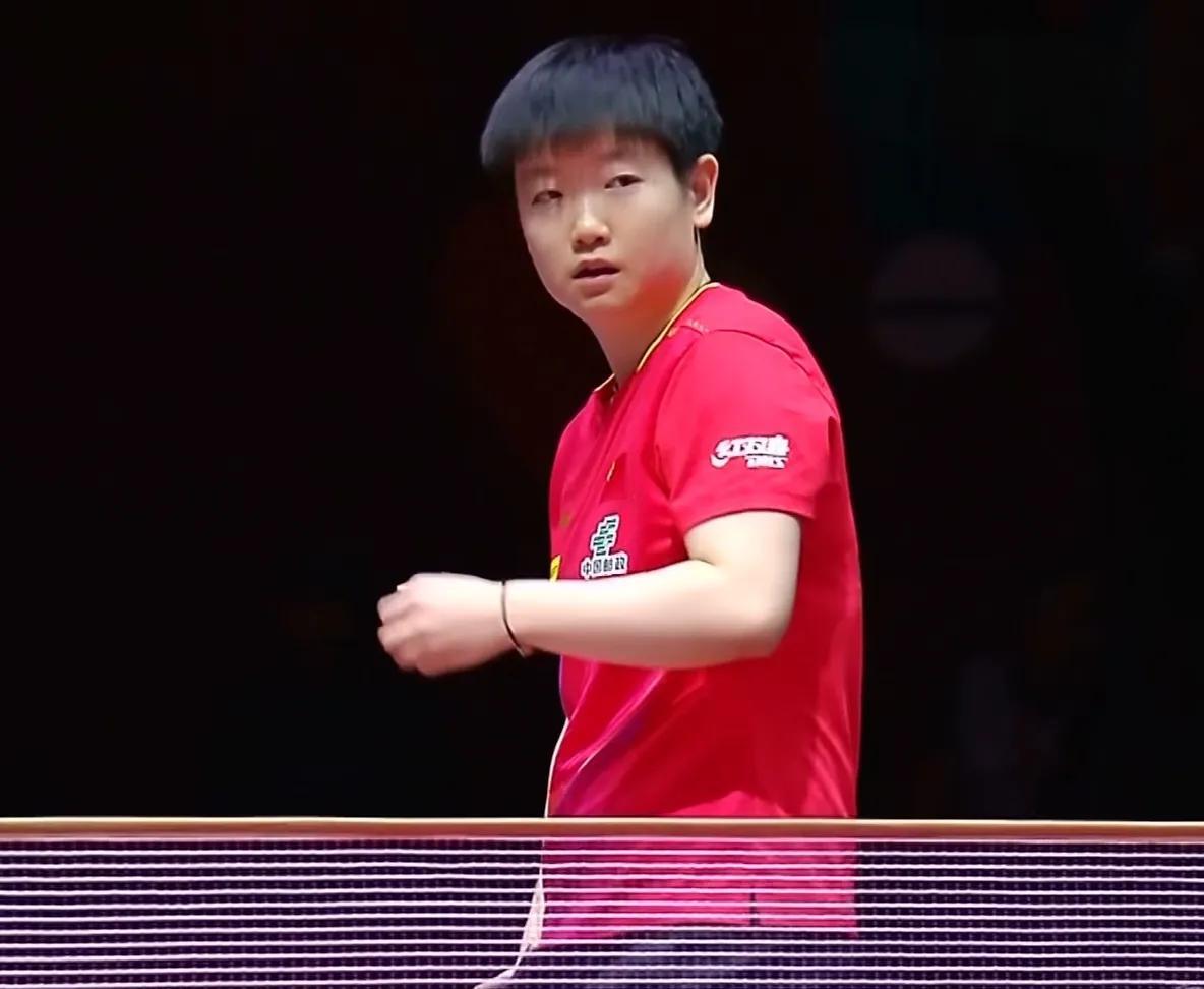 多哈世乒赛女单决赛，
孙颖莎大比分4：3胜王曼昱，
七局比分为11：6，12：1