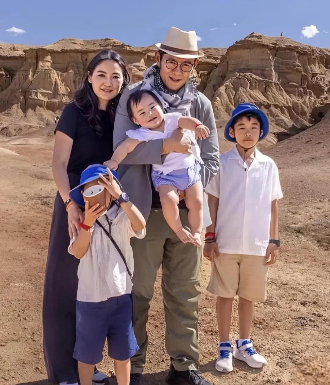 不丹国王一家五口照片
前两张图还是县长一家之前在蒙古照的，县长真chic啊，给我