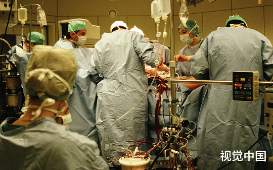 亲哥尿毒症，亲妈逼我孕期捐肾，然后我们全家火葬场了