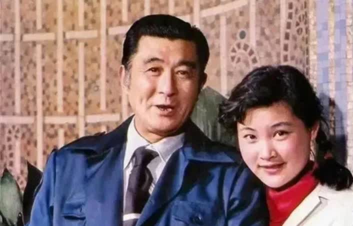 八十年代，陈冲与赵丹老师在一起，亲切交谈，合影留念，永恒的回忆！