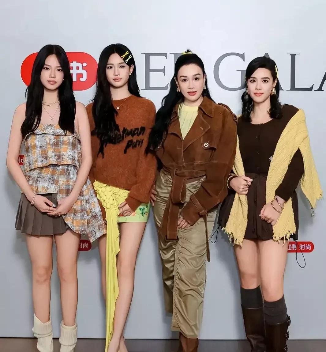 钟丽缇母女“四朵金花”亮相杭州春天开幕式现场，美爆了！五十多岁的妈妈和二十岁的女