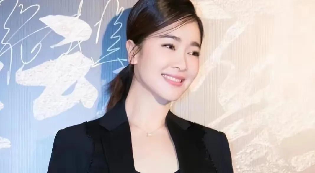 46岁左小青归来仍是焦点！演技封神背后藏着多少传奇故事？