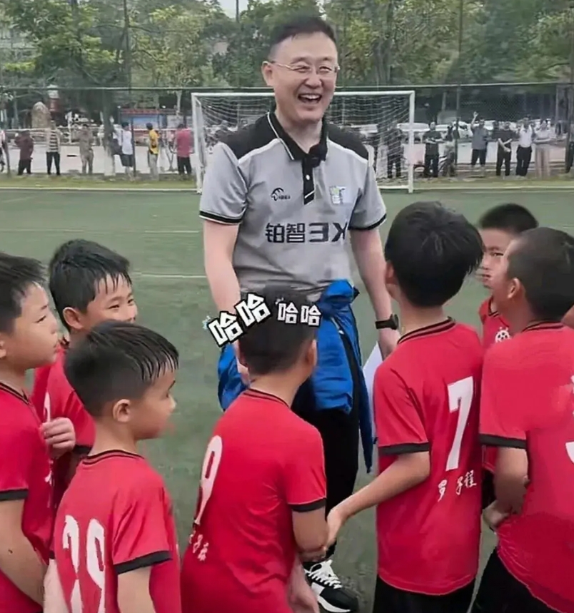 家长亲手毁了自己孩子的足球之路
近期，一位名叫“张卓毅妈妈”的用户在社交媒体上发