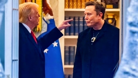 彻底怒了！特朗普在白宫会见来访的德国总理默茨时表示，如果美国认为俄乌局势已经升级