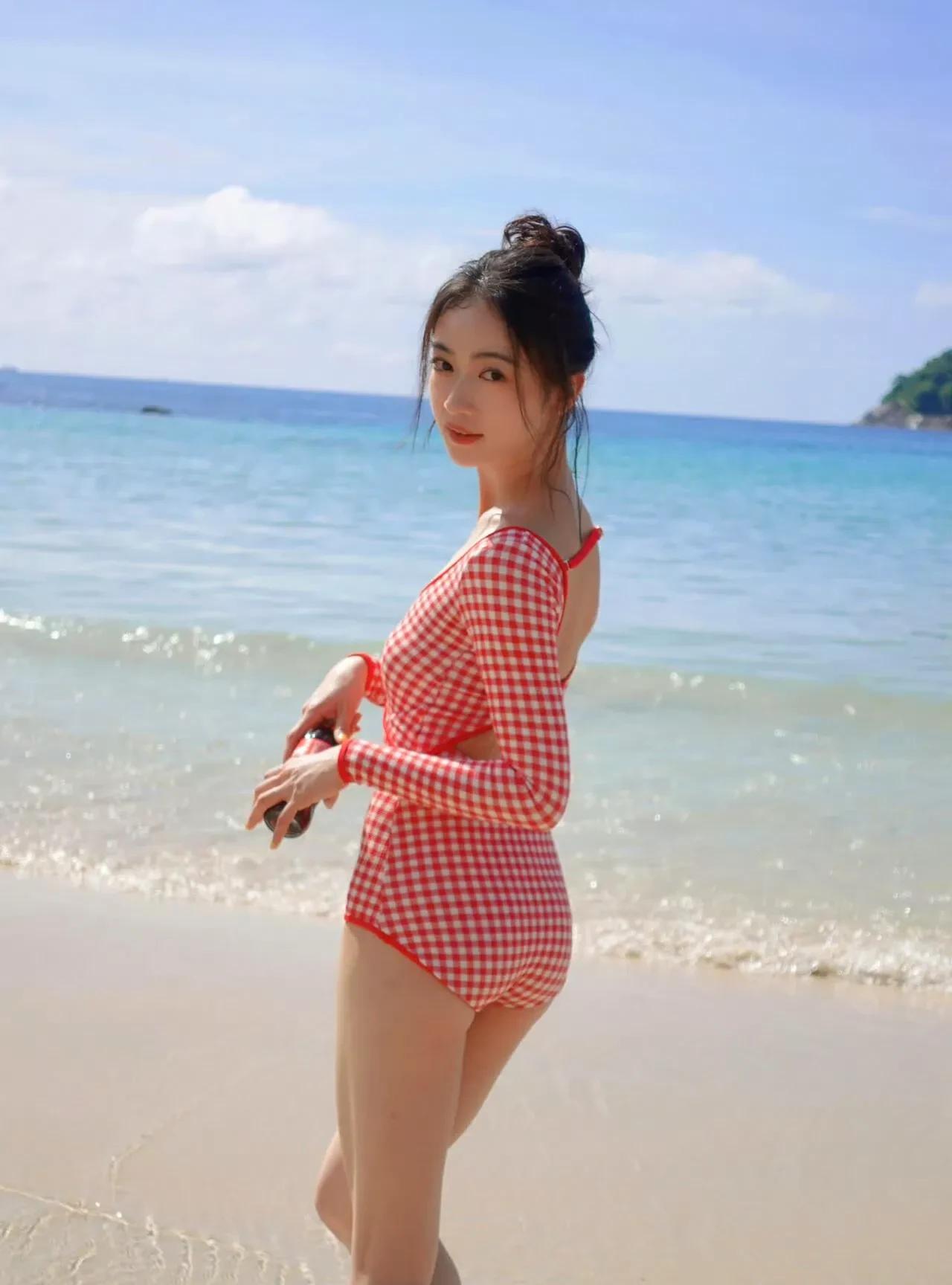 吴谨言长相并不惊艳，为什么资源还这么好？
吴谨言去年9月和洪尧结婚，今年2月刚生