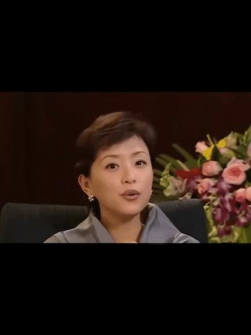 杨澜对林志玲提出的问题攻击性好强！感觉林志玲情绪好稳定，好有修养！
杨澜:你好像
